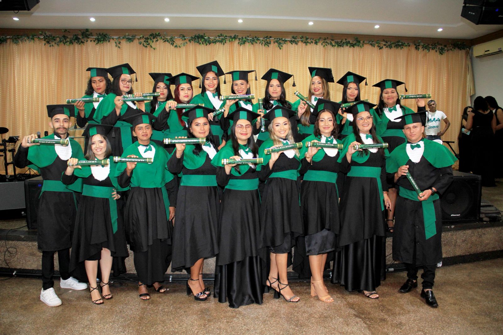 Técnico em Enfermagem celebra formatura em Juruti